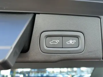 XC60 Ultra T8 AWD Plug-in Massage B&W 360  FourC