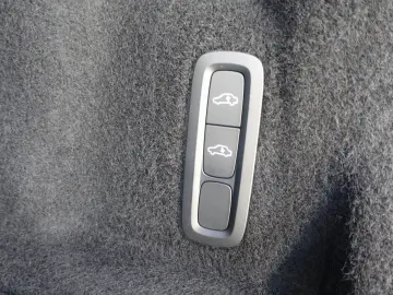 XC60 Ultra T8 AWD Plug-in Massage B&W 360  FourC