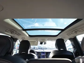 XC60 Ultra T8 AWD Plug-in Massage B&W 360  FourC