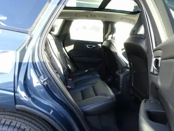 XC60 Ultra T8 AWD Plug-in Massage B&W 360  FourC