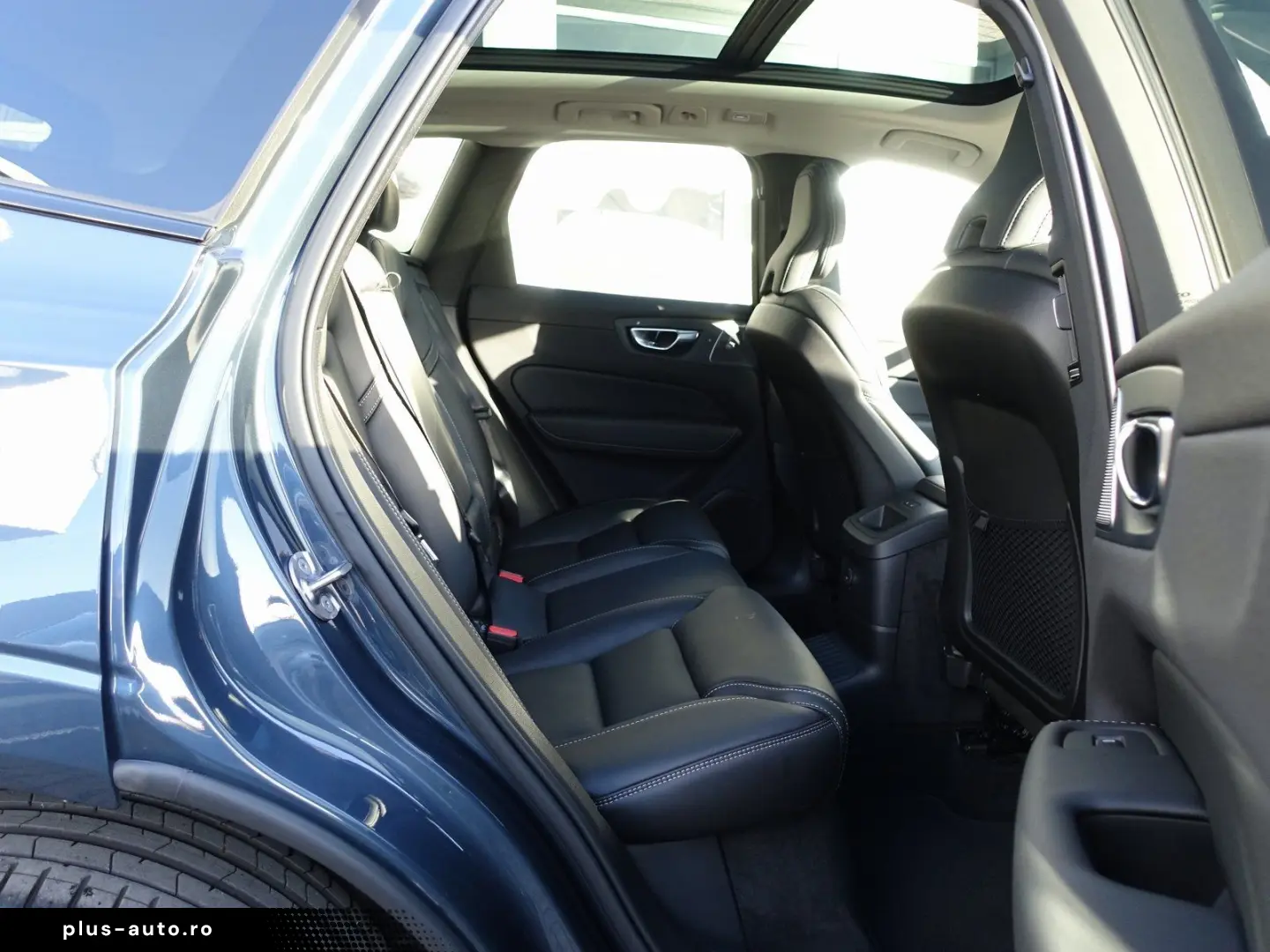 XC60 Ultra T8 AWD Plug-in Massage B&W 360  FourC