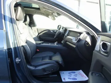 XC60 Ultra T8 AWD Plug-in Massage B&W 360  FourC