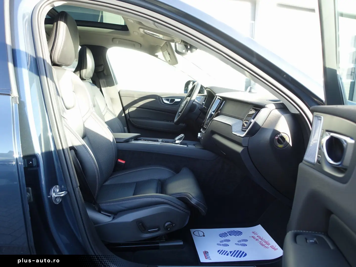 XC60 Ultra T8 AWD Plug-in Massage B&W 360  FourC