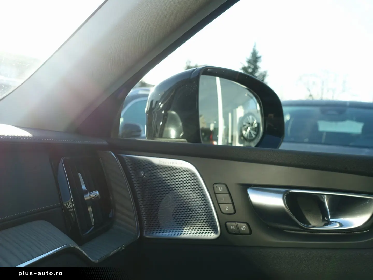 XC60 Ultra T8 AWD Plug-in Massage B&W 360  FourC