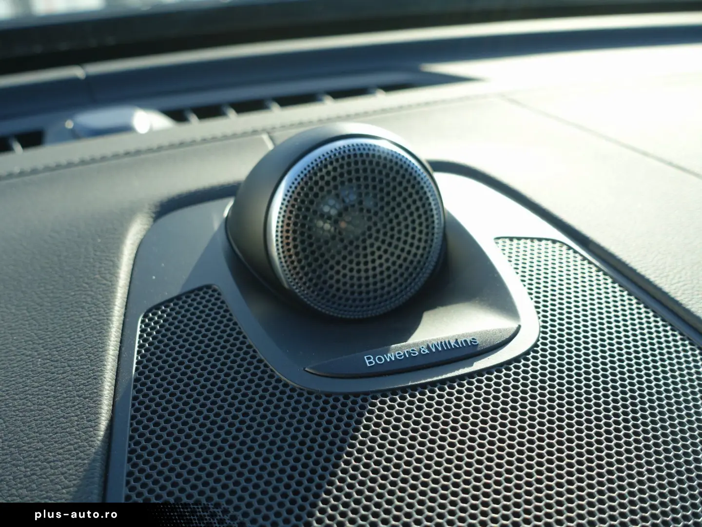 XC60 Ultra T8 AWD Plug-in Massage B&W 360  FourC