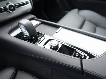 XC90 Ultra T8 AWD Plug-in Pano AHK H&K 360  BLIS