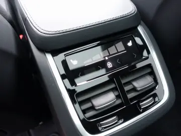 XC90 Ultra T8 AWD Plug-in Pano AHK H&K 360  BLIS