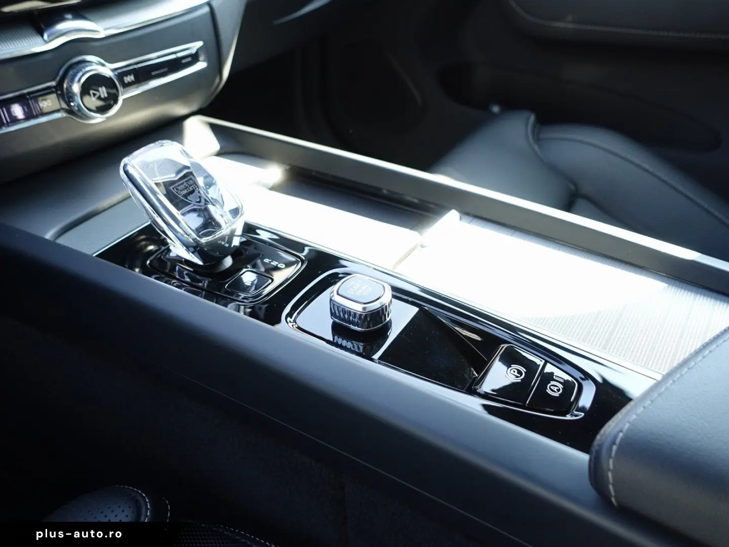 XC60 Black Edition Plus T8 AWD HeadUP 360  B&W