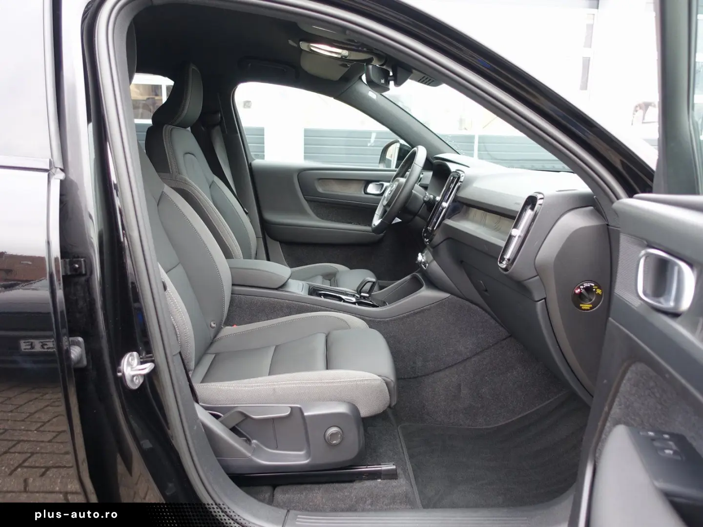 XC40 Recharge Twin Motor Plus AWD AHK BLS Kamera