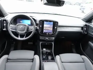 XC40 Recharge Twin Motor Plus AWD AHK BLS Kamera