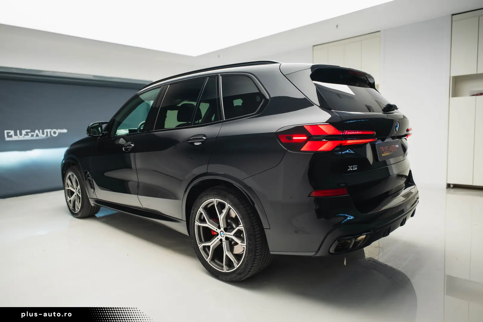 BMW X5 M60i 2024 H&K Air Suspension