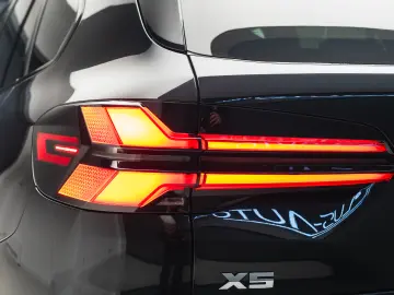 BMW X5 M60i 2024 H&K Air Suspension