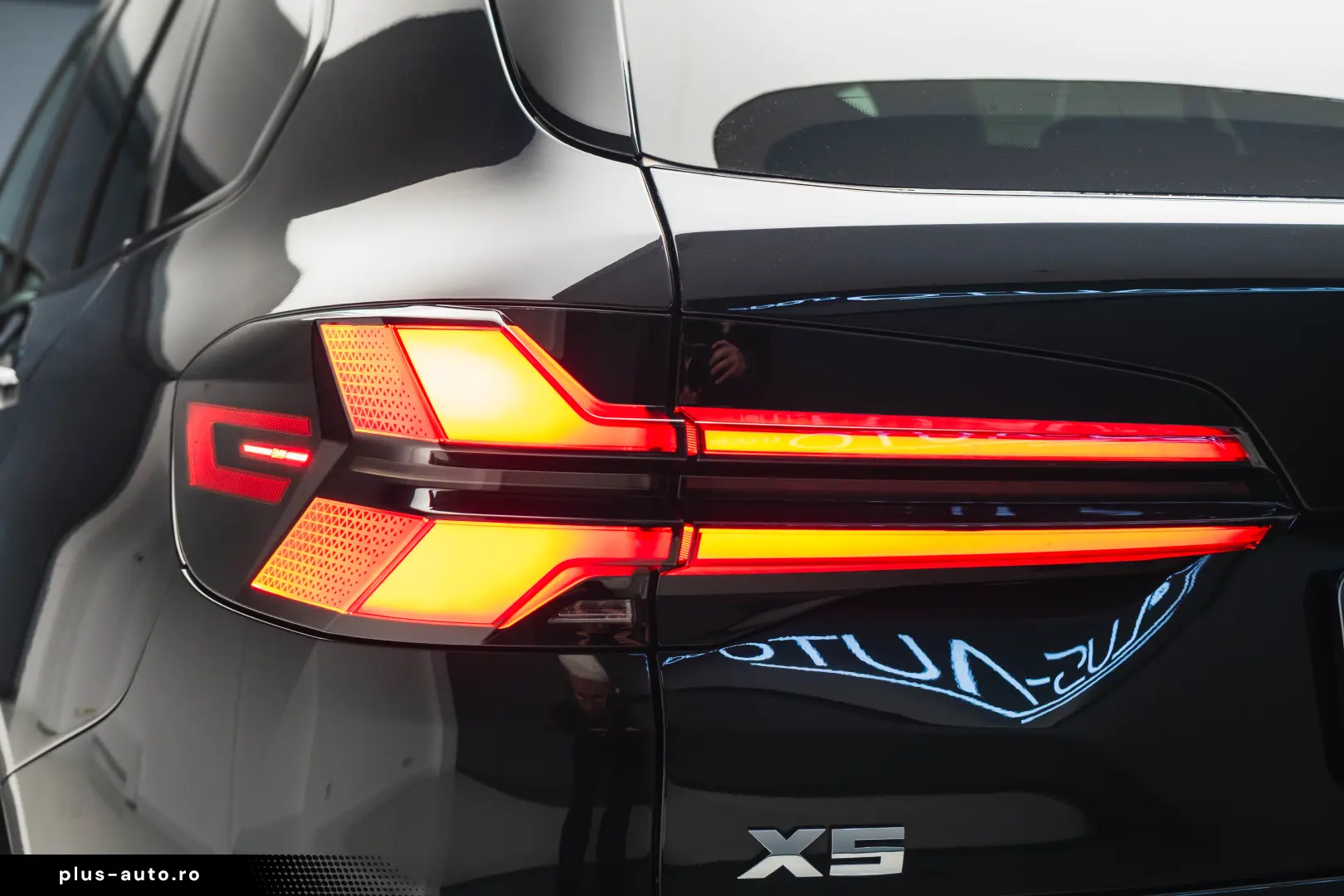 BMW X5 M60i 2024 H&K Air Suspension