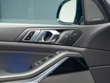 BMW X5 M60i 2024 H&K Air Suspension