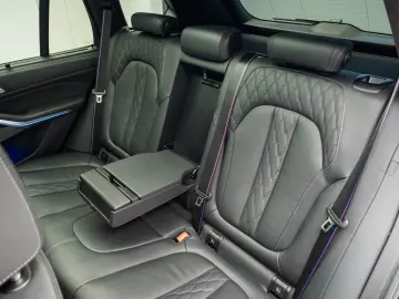 BMW X5 M60i 2024 H&K Air Suspension