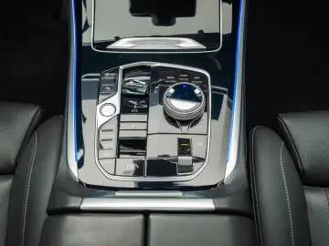 BMW X5 M60i 2024 H&K Air Suspension