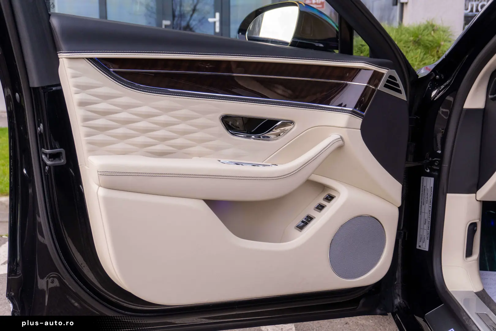 Bentley Flying Spur Azure Hybrid