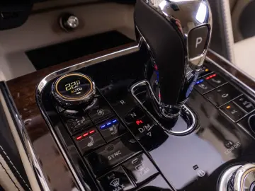 Bentley Flying Spur Azure Hybrid