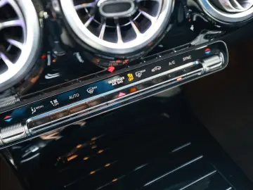 CLA 200 Coupé AMG Sport Premium LED Navi Kamera