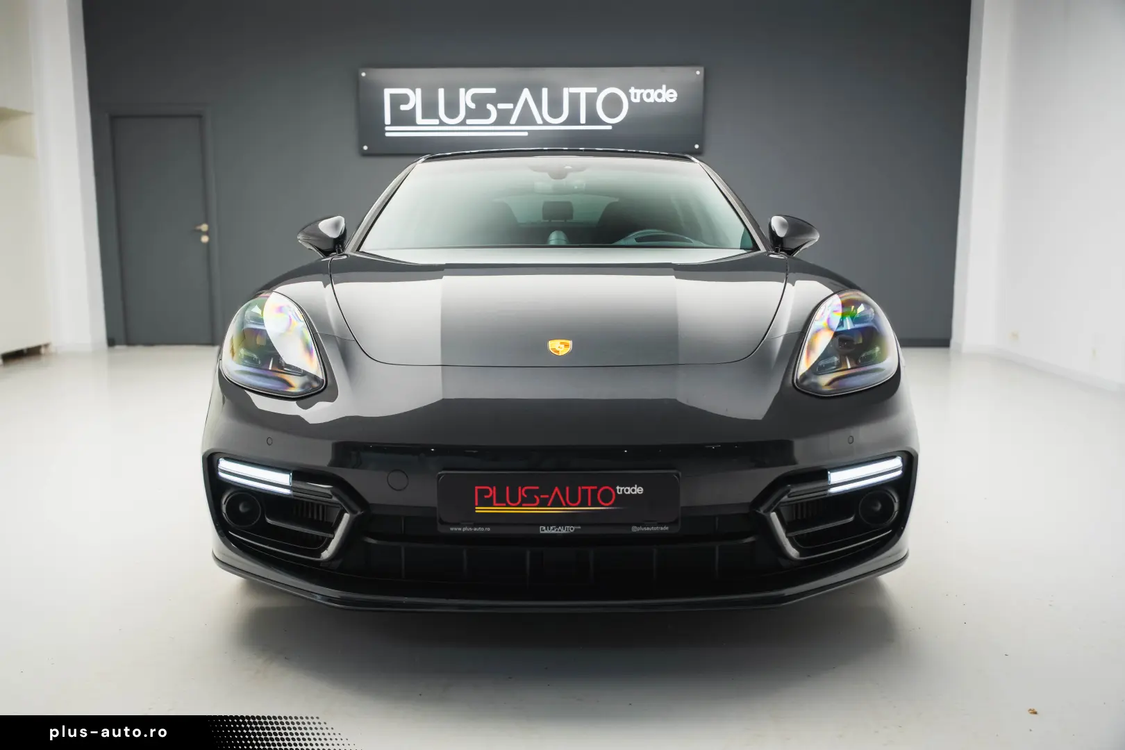 Porsche Panamera 4 E-Hybrid Platinum Edition
