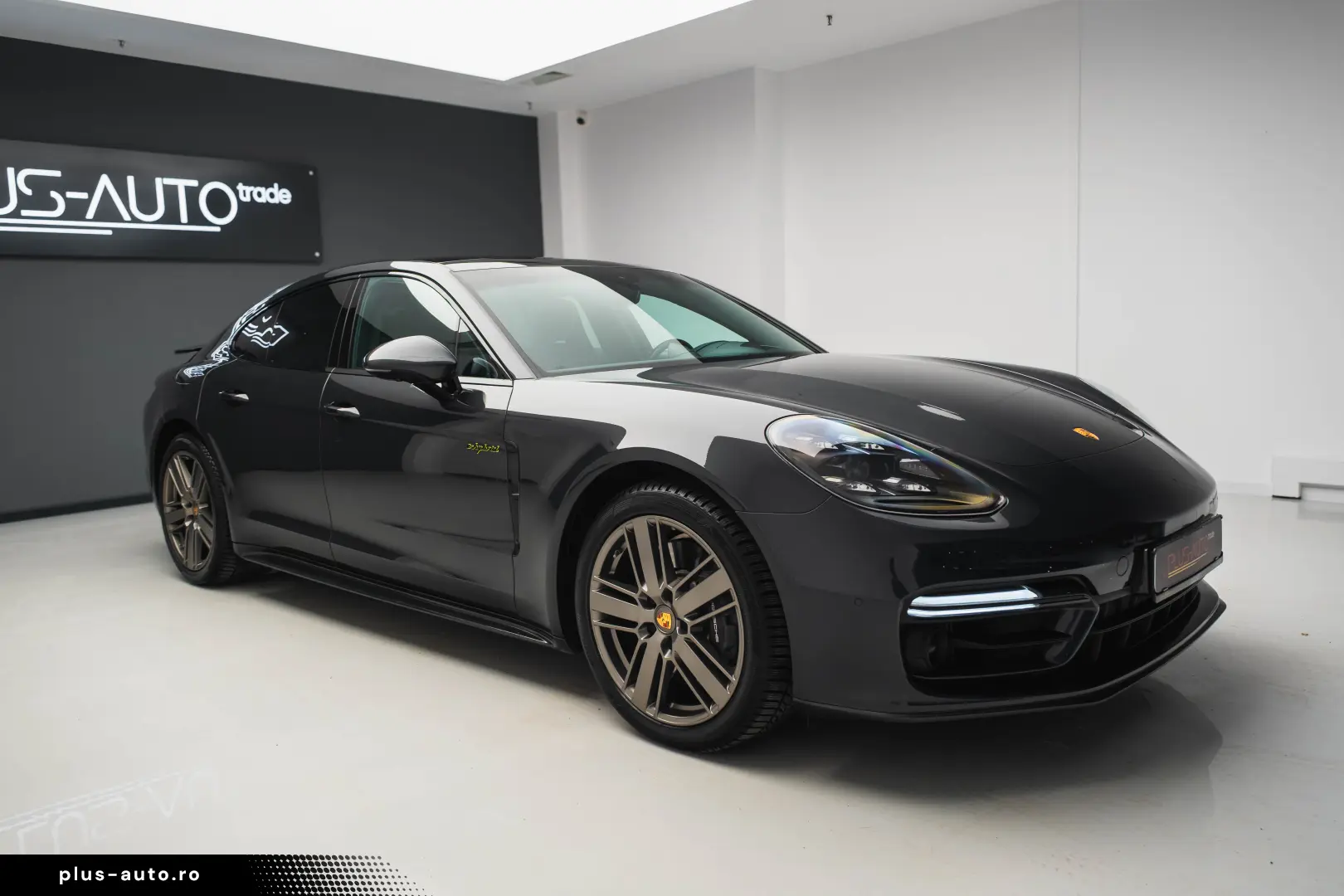 Porsche Panamera 4 E-Hybrid Platinum Edition