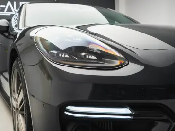 Porsche Panamera 4 E-Hybrid Platinum Edition