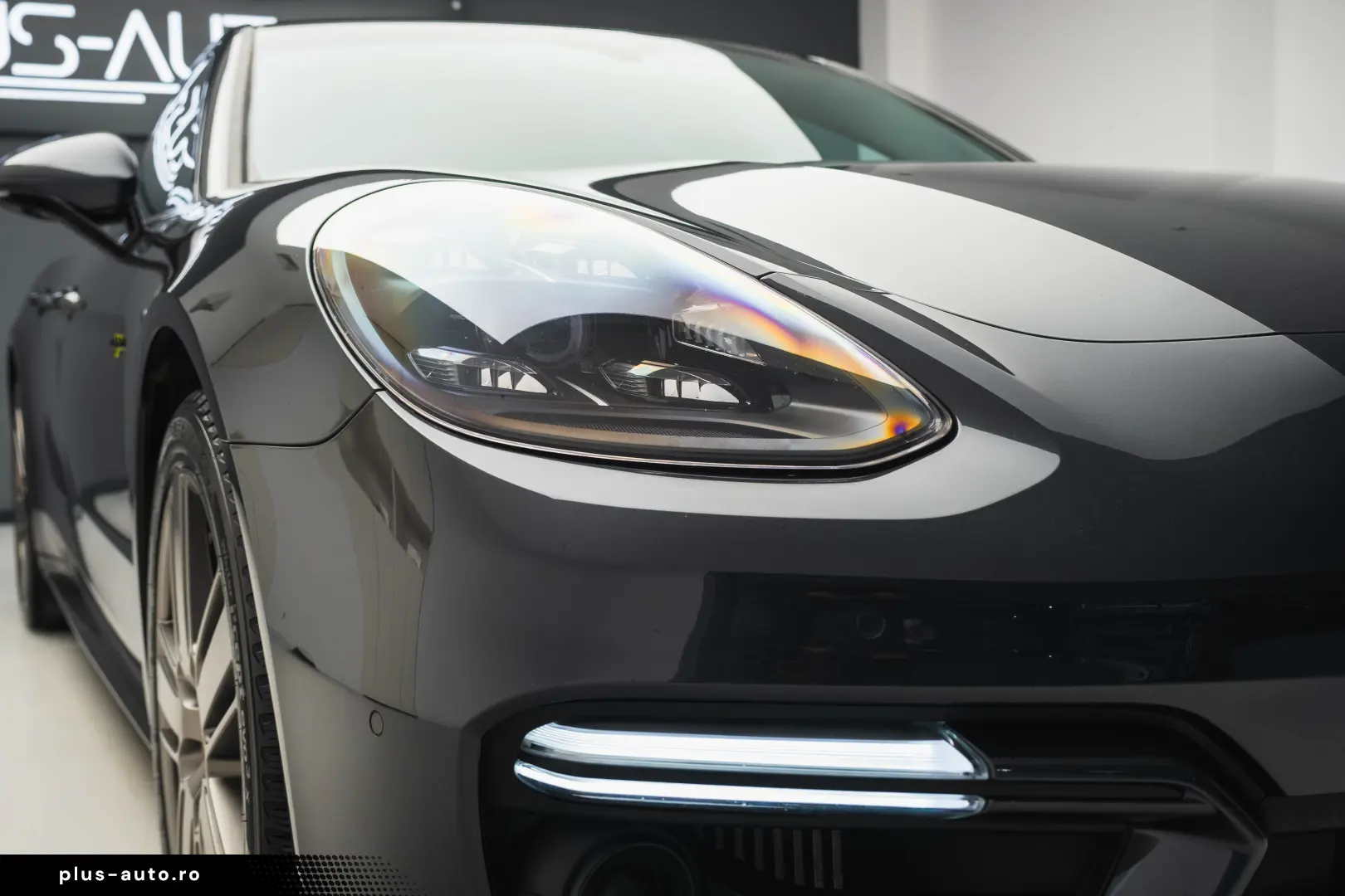 Porsche Panamera 4 E-Hybrid Platinum Edition