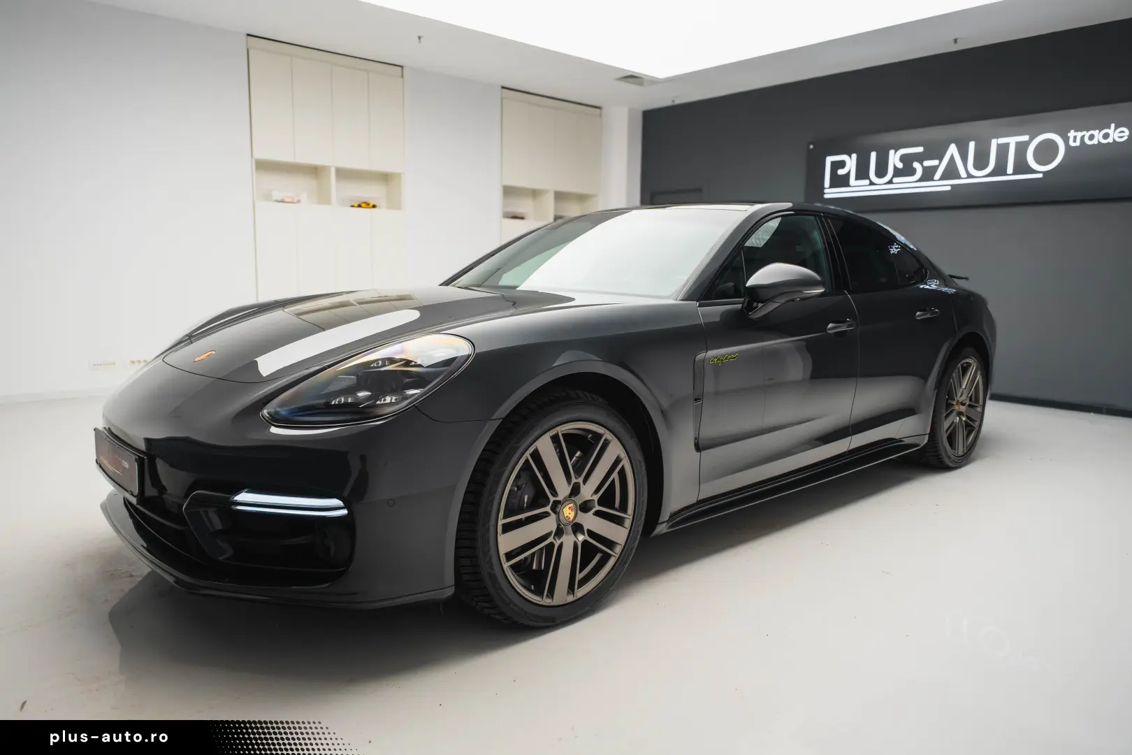Porsche Panamera 4 E-Hybrid Platinum Edition