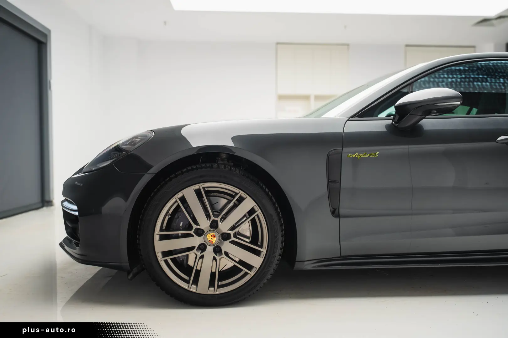 Porsche Panamera 4 E-Hybrid Platinum Edition