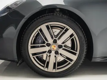 Porsche Panamera 4 E-Hybrid Platinum Edition