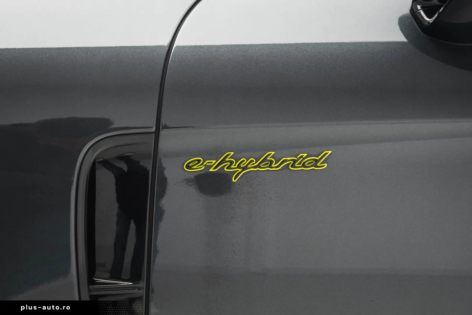 Porsche Panamera 4 E-Hybrid Platinum Edition