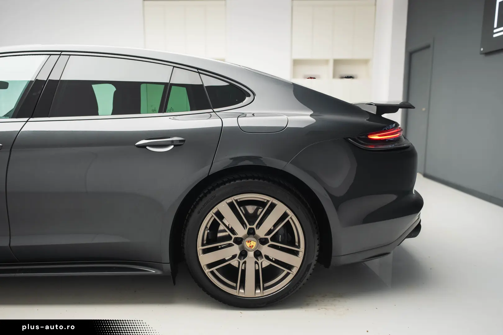 Porsche Panamera 4 E-Hybrid Platinum Edition
