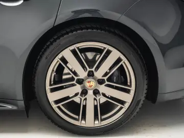 Porsche Panamera 4 E-Hybrid Platinum Edition