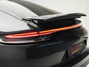 Porsche Panamera 4 E-Hybrid Platinum Edition