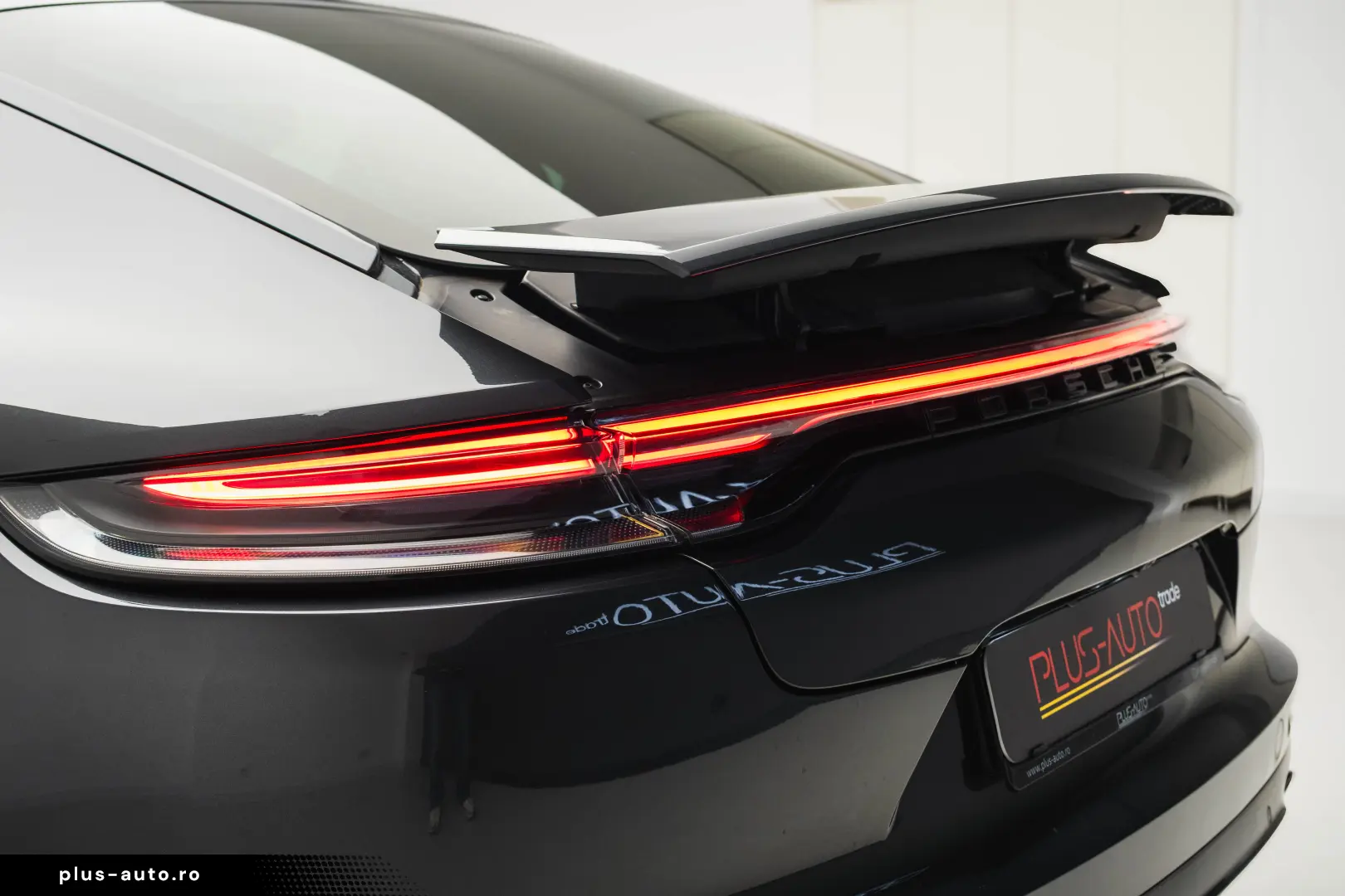 Porsche Panamera 4 E-Hybrid Platinum Edition