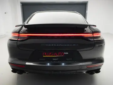 Porsche Panamera 4 E-Hybrid Platinum Edition