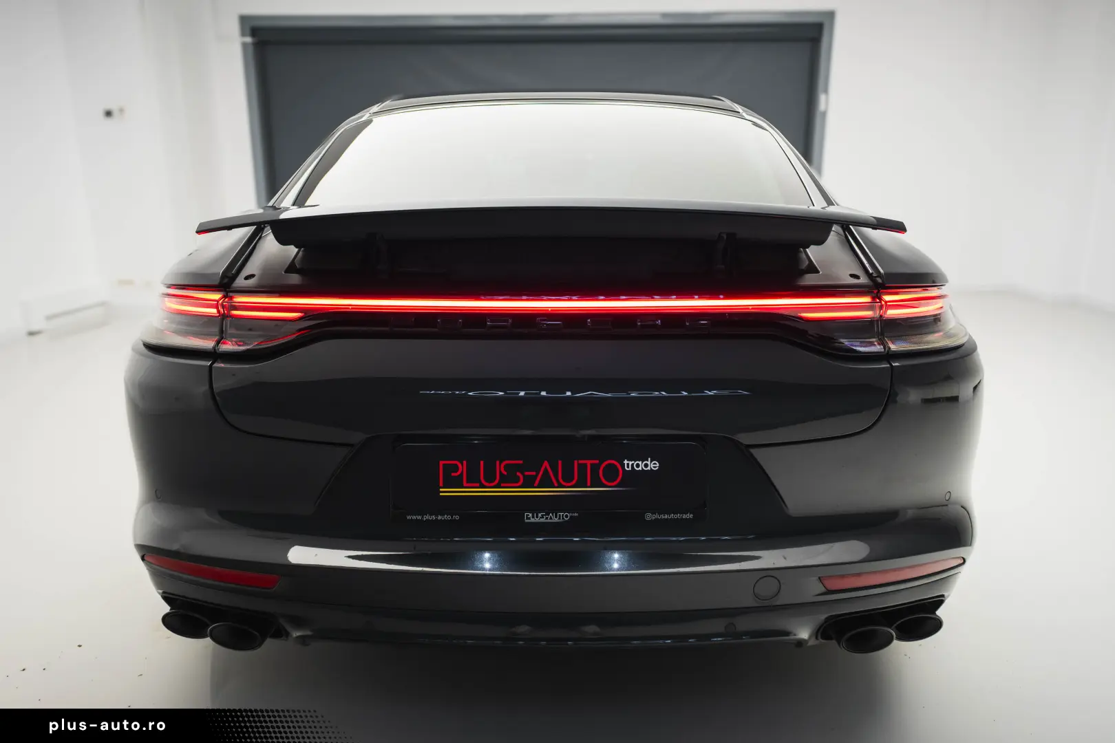 Porsche Panamera 4 E-Hybrid Platinum Edition