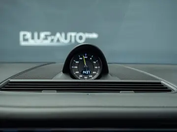 Porsche Panamera 4 E-Hybrid Platinum Edition