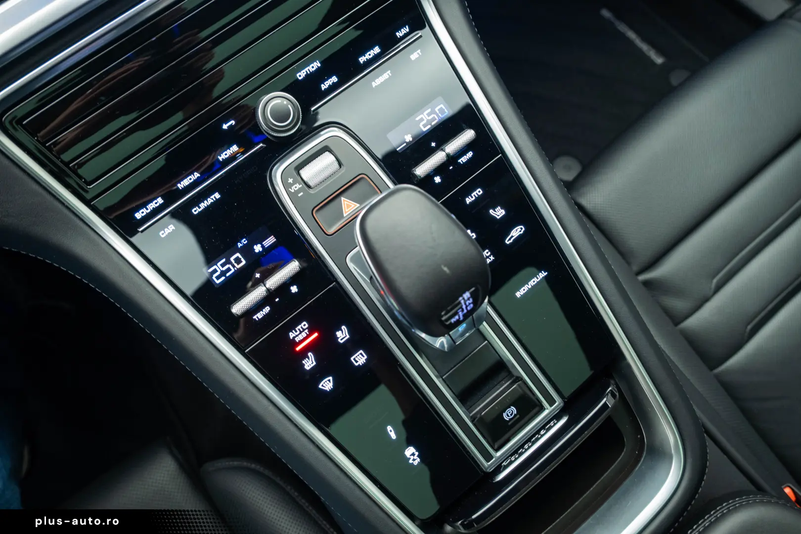 Porsche Panamera 4 E-Hybrid Platinum Edition