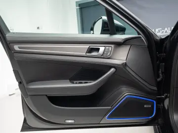 Porsche Panamera 4 E-Hybrid Platinum Edition