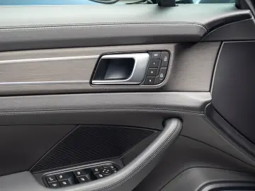 Porsche Panamera 4 E-Hybrid Platinum Edition