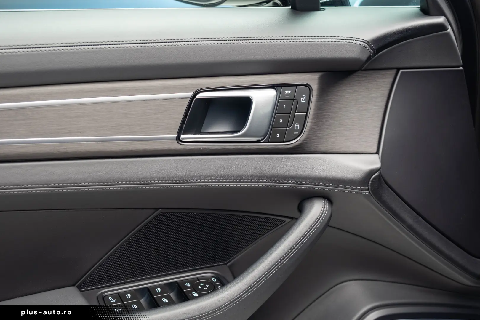 Porsche Panamera 4 E-Hybrid Platinum Edition