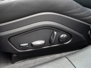 Porsche Panamera 4 E-Hybrid Platinum Edition