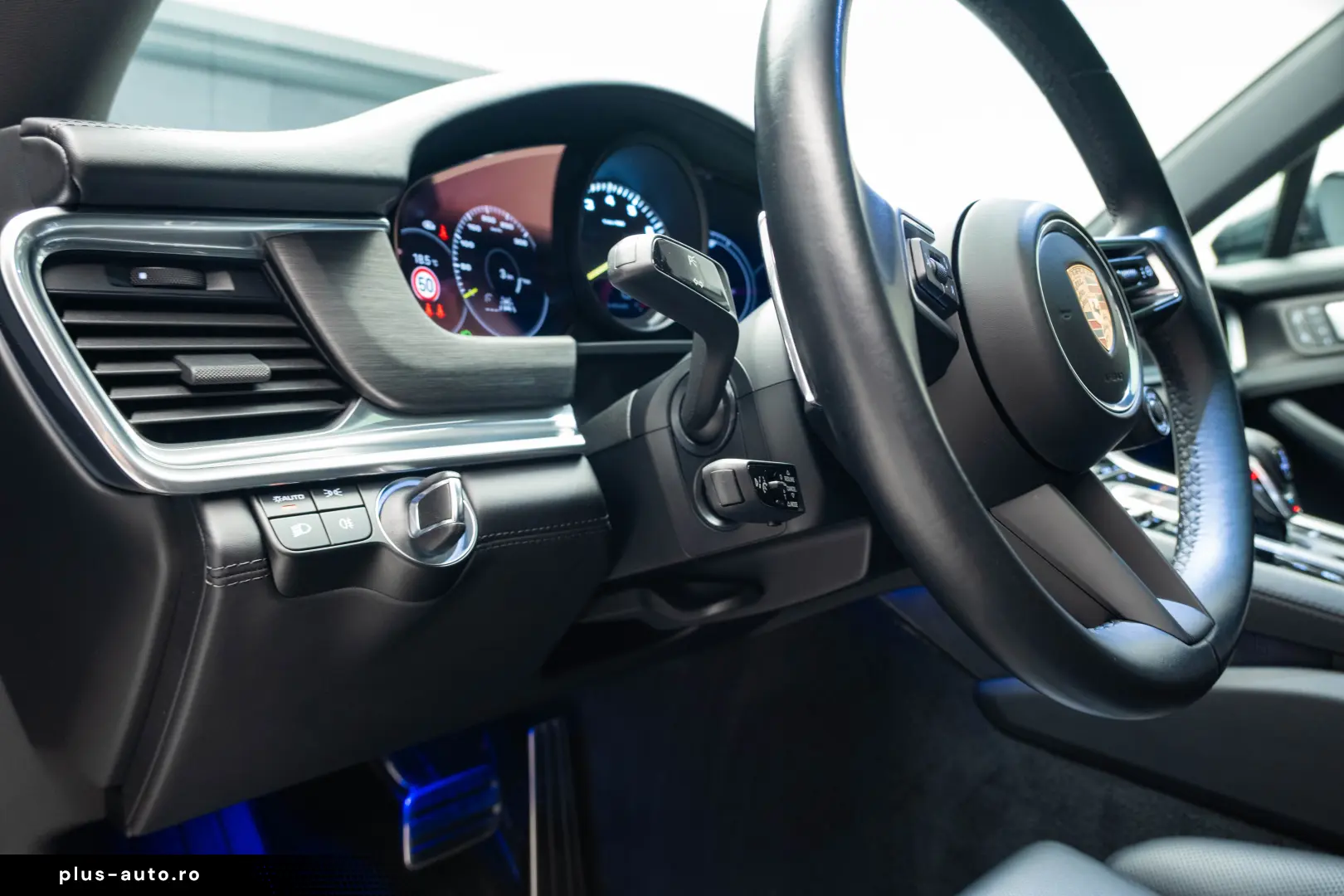 Porsche Panamera 4 E-Hybrid Platinum Edition