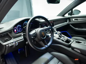 Porsche Panamera 4 E-Hybrid Platinum Edition