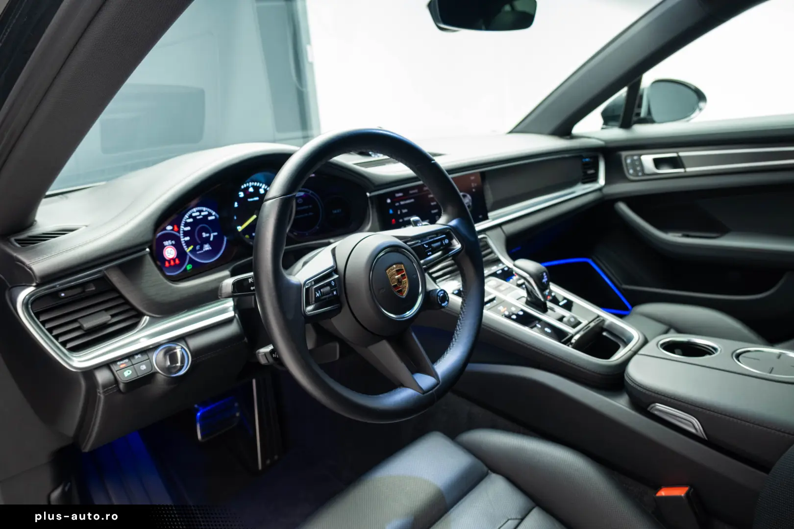 Porsche Panamera 4 E-Hybrid Platinum Edition