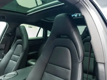 Porsche Panamera 4 E-Hybrid Platinum Edition
