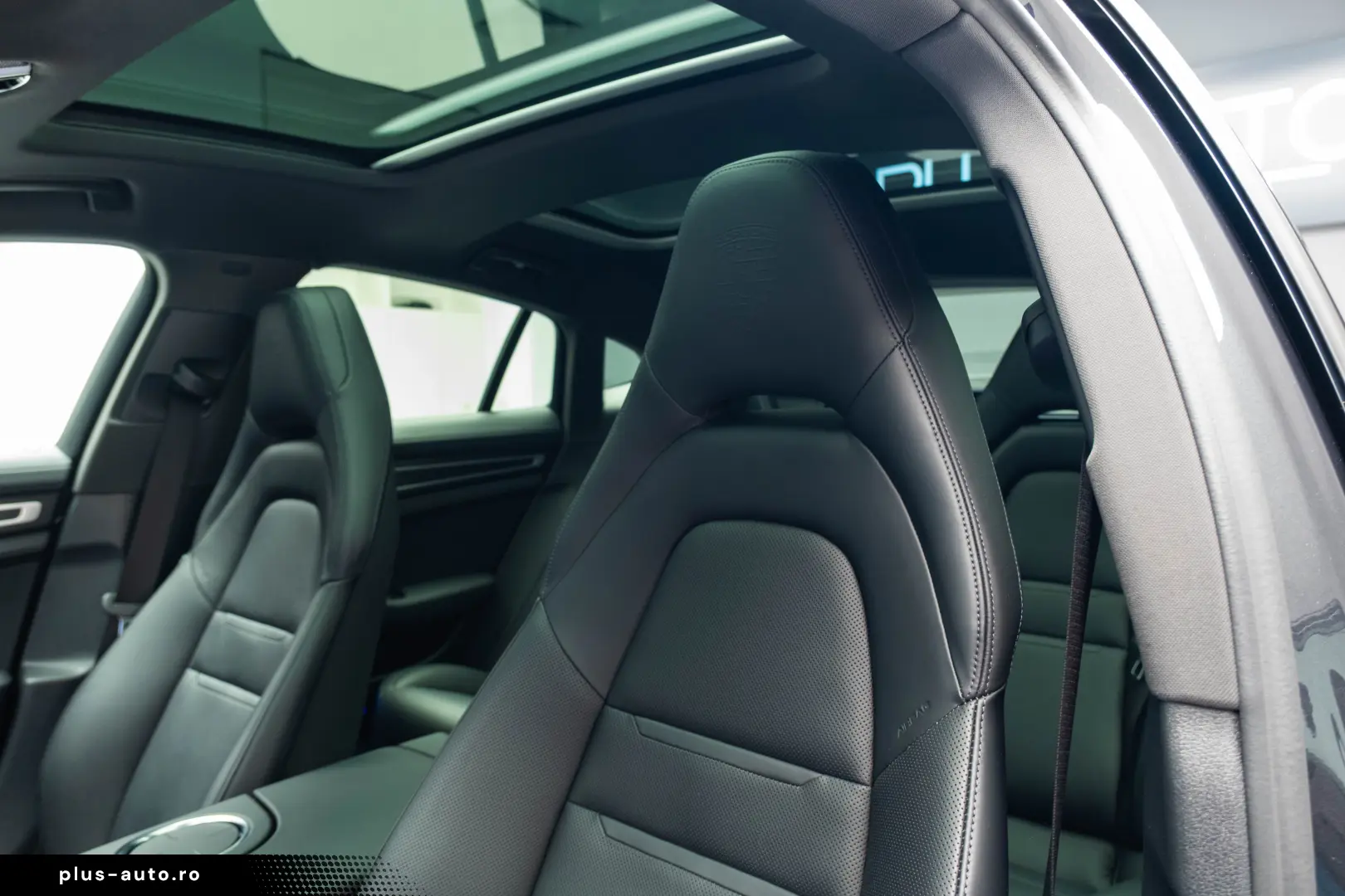 Porsche Panamera 4 E-Hybrid Platinum Edition