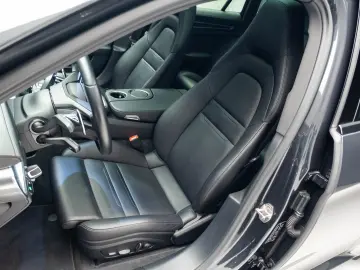 Porsche Panamera 4 E-Hybrid Platinum Edition