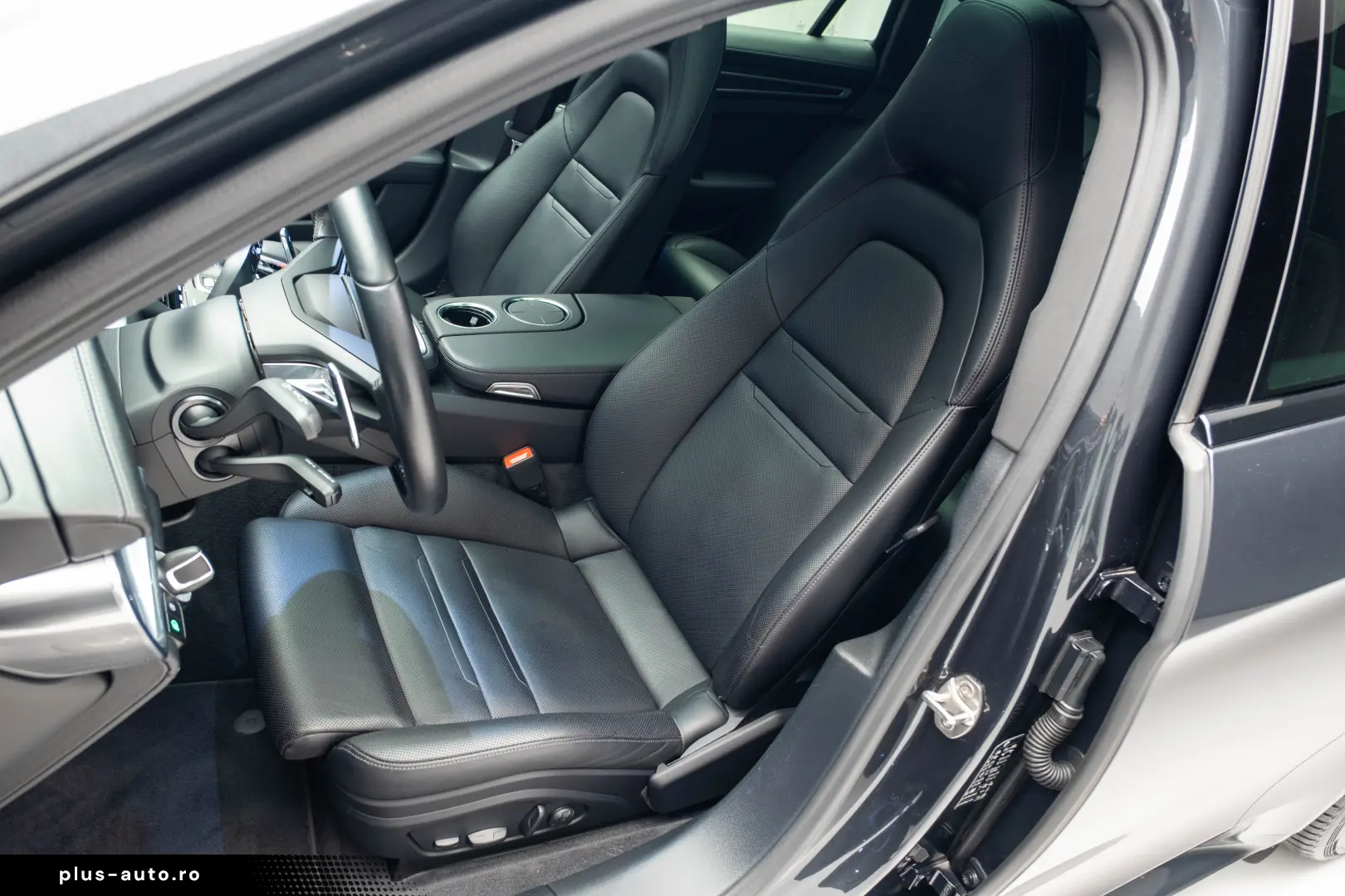 Porsche Panamera 4 E-Hybrid Platinum Edition